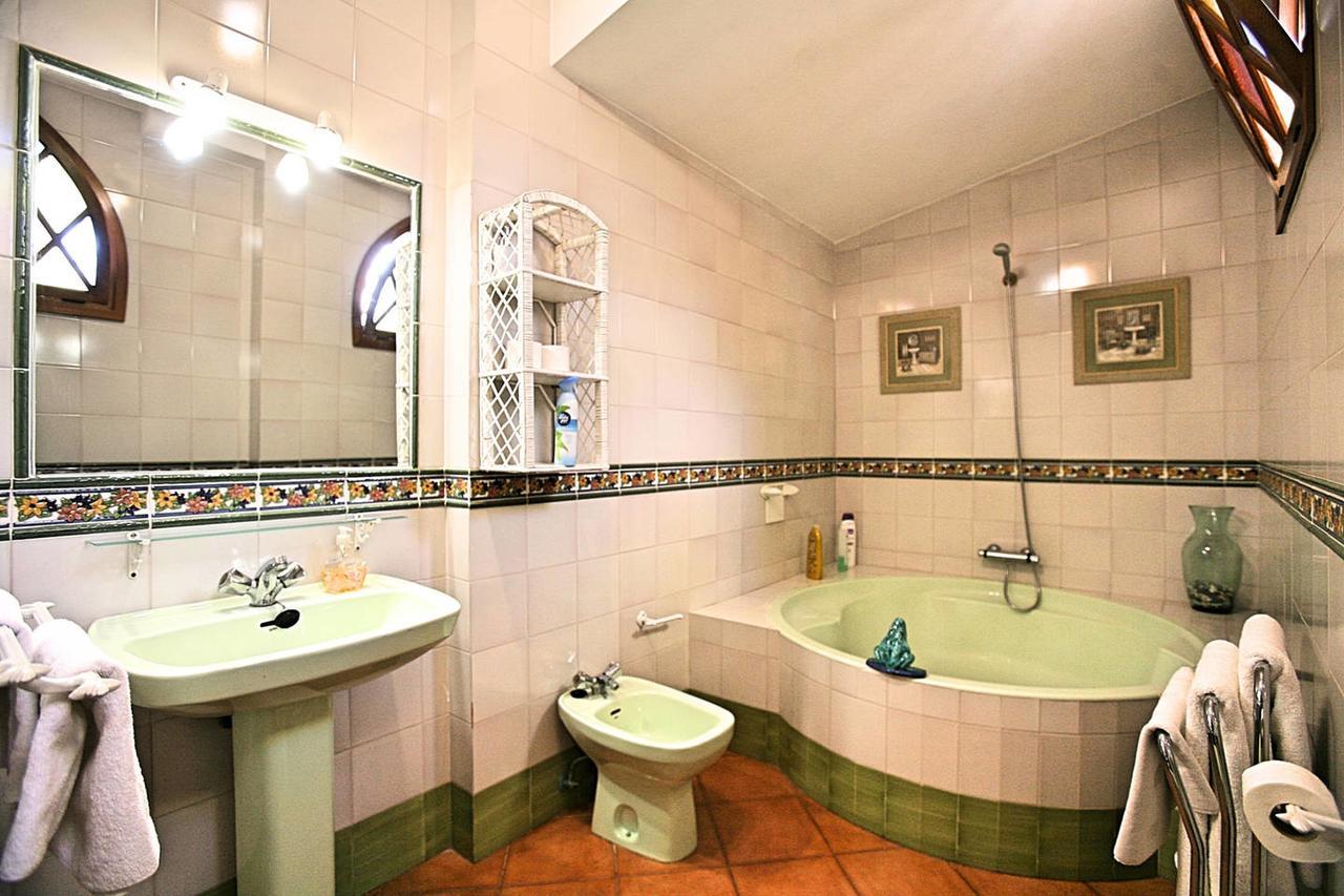 The Bell Ringer House Apartment Севиля Екстериор снимка